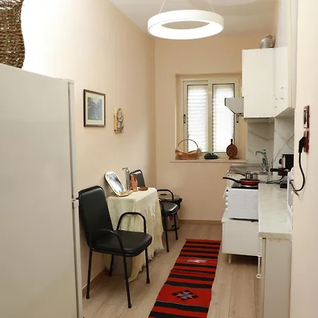 Fortuzi Τίρανα